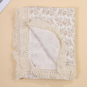 Couverture de <span class=keywords><strong>poussette</strong></span> en gaze pour bébé, plaid <span class=keywords><strong>double</strong></span> couche imprimé couleur unie en pur coton avec pompons, tissu d'emmaillotage pour nouveau-né - Product Image 4