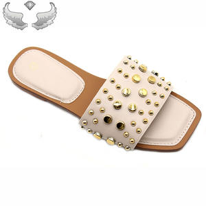 卸売2025女性用フラットシューズ夏ビーチシューズファッションリベットサンダルスリッパ屋外女性用スライドスリッパ - Product Image 2