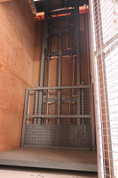 Élévateur de cargaison à espace étroit, 1000kg, 2000kg, 3000kg, 3 mètres à 12 mètres, entrepôts locaux