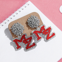 Boucles d'oreilles pendantes en forme de fleur en acrylique personnalisées en gros, clous d'oreilles tendance avec lettres, étincelantes pour femmes