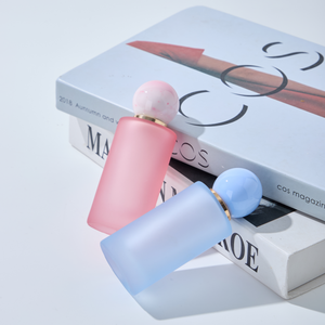 Flacon de recharge de <span class=keywords><strong>parfum</strong></span> rose et bleu de 50 ml avec capuchon sphérique et pulvérisateur à vis, sensation premium, facile à utiliser et à remplir - Product Image 2