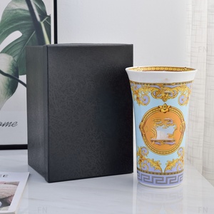 Jarrón de Porcelana Real Europea, Jarrón de Pie o de Escritorio en Promoción - Product Image 2