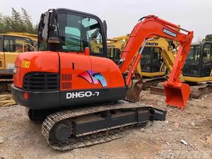 Excavatrice Doosan DX60 d'occasion, 6 tonnes, excavatrice hydraulique sur chenilles Doosan DX 60, mini-équipement de construction d'occasion à vendre - Product Image 4