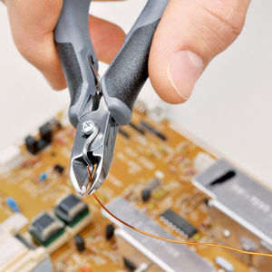 กรรไกรตัดแนวเฉียงอิเล็กทรอนิกส์ Knipex ESD ทำจากสแตนเลส ขอบเรียบ ด้ามจับนุ่มมือ สำหรับช่างไฟฟ้าในอุตสาหกรรม - Product Image 1