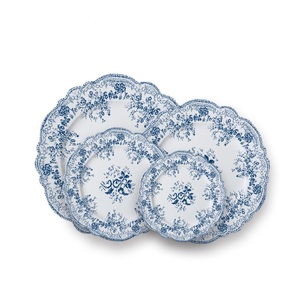 Assortiment de Plats en Porcelaine Chic avec Motifs Floraux Verts Artistiques pour des Arrangements de Table de Mariage Audacieux - Product Image 5