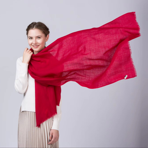 Écharpe de marque pour femme en laine OEM 66*190cm, super chaude, épaisse, taille personnalisée, pour l'hiver, l'automne, les fêtes en plein air, respirante - Product Image 1