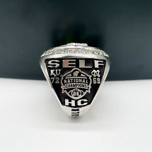 Bagues de championnat de football personnalisées 2022 Kansas <span class=keywords><strong>Jayhawks</strong></span>, classiques, en alliage de zircon plaqué argent, pour cadeaux de fête - Product Image 4
