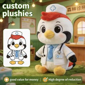 Peluche personnalisée Mangeoire à bois Forest Doctor, Regard doux, Plumes moelleuses, Symbole de guérison pour les amoureux de la nature et les collectionneurs soucieux de l'écologie - Product Image 1