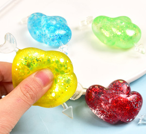 Juguete Blandito de Piruleta con Corazón Brillante, TPR Maltosa de Ascenso Lento, Juguete Antiestrés con Lentejuelas Transparentes para Alivio del Estrés y Descompresión - Product Image 2