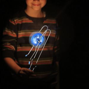 Juego de Juguetes Clásicos Retro con Luces LED Intermitentes, Riel Mágico Giratorio, Cables y Ruedas Giratorias para Niños - Product Image 1