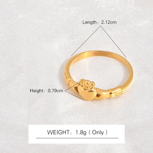 Anillo DE BODA femenino de acero inoxidable de moda Pure <span class=keywords><strong>Love</strong></span> Carat Hand Heart Crown con circón de corte princesa y chapado en oro - Product Image 4