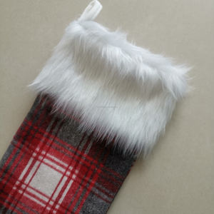 Bas <span class=keywords><strong>de</strong></span> noël à carreaux teints en fil gris classique avec manchette en fausse fourrure <span class=keywords><strong>blanche</strong></span> décoration <span class=keywords><strong>de</strong></span> noël - Product Image 3