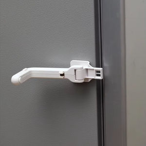 चाइल्ड प्रूफ फ्रिज लॉक-डुअल-बटन रिलीज वाले वयस्कों के लिए आसान, सरल और सुरक्षित स्थापना के लिए मजबूत 3 मीटर वीएचबी टेप का उपयोग करता है - Product Image 2