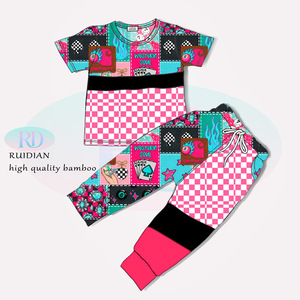 Set Sportivo OEM per Bambini in Fibra di Bambù, 2 Pezzi, T-shirt Morbida ed Elastica e Pantaloni con Stampa Auto da Corsa, Abbigliamento Sportivo per Ragazzi - Product Image 4