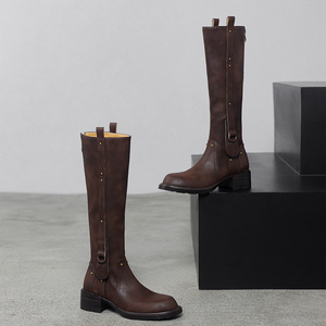 Botas largas retro de goma marrón de tacón medio grueso para mujer, botas ecuestres bonitas con cremallera en la espalda para caballero - Product Image 5
