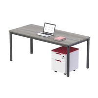 Bureau de direction contemporain à structure métallique avec plateau en bois et rangement réglable, design ergonomique pour usage de bureau moderne