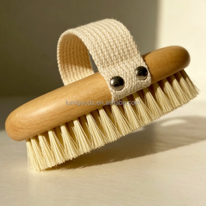 Ventes chaudes Brosse de bain pour le corps en bois de hêtre à poils de sanglier naturels en nylon ovale simple Brosse de massage réutilisable pour peau sèche Logo personnalisé - Product Image 1