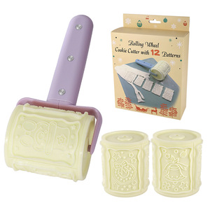 Ensemble d'ustensiles de pâtisserie : Emporte-pièces à roulettes avec 12 motifs pour la préparation de biscuits de Noël sains et la pâtisserie en cuisine - Product Image 6