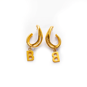 ต่างหูห่วงสแตนเลสสตีลประดับตัวอักษร B ชุบทอง PVD ทนทาน แฟชั่นทันสมัย - Product Image 2