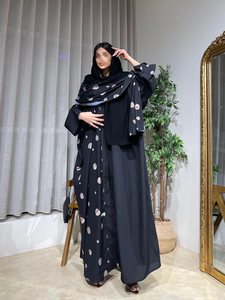 Abaya Blu Navy con Stampa Effetto Ciottoli: Abito Musulmano con Motivo Geometrico Caffè, Kaftan <span class=keywords><strong>da</strong></span> Sera Hafizah 2026 Blu Scuro Effetto Seta - Product Image 2