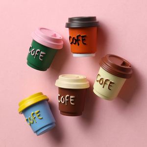 Pegatina Magnética 3D Creativa para Refrigerador con Diseño de Taza de Café Multicolor, Decoración con Simulación de Succión Magnética - Product Image 3