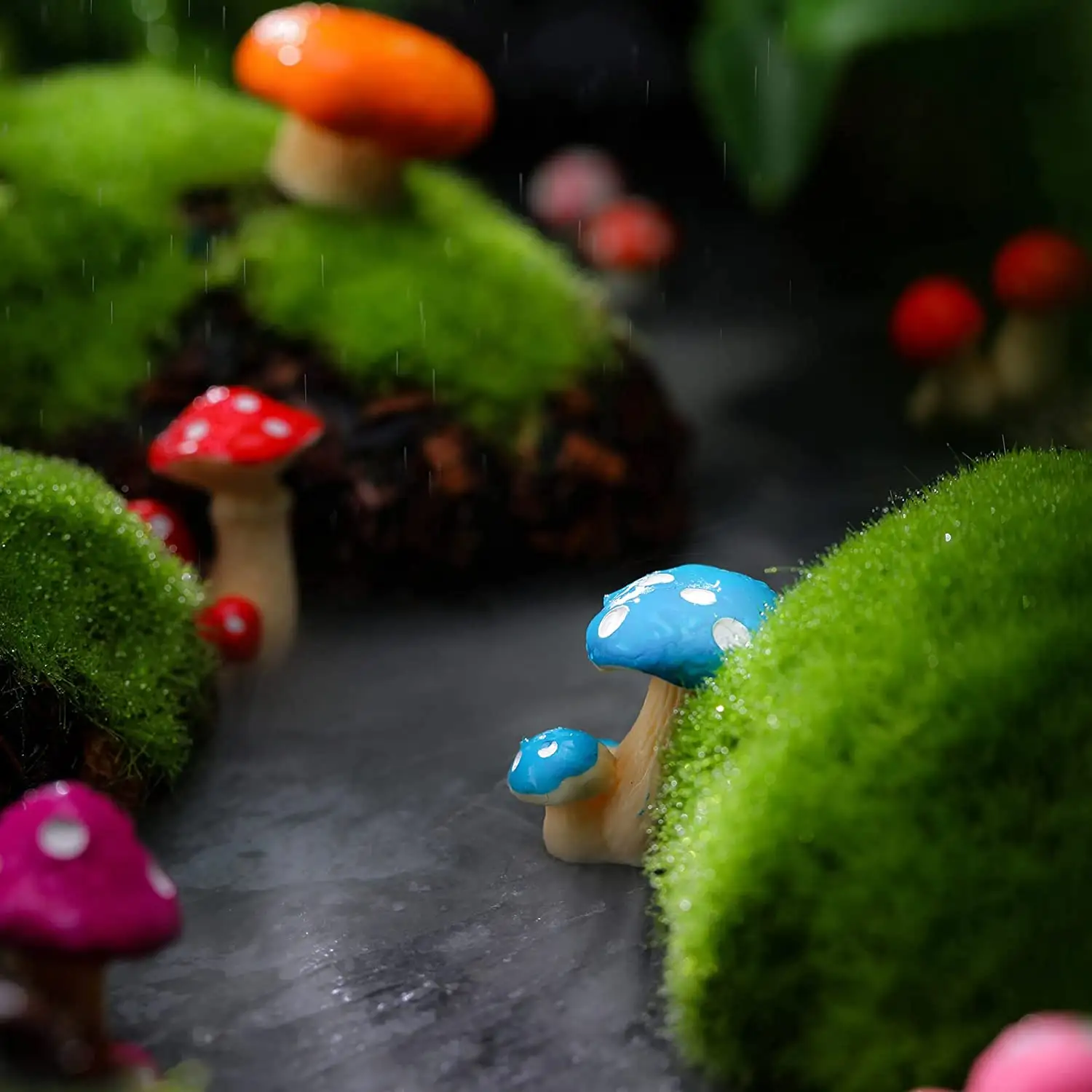 Cute Tiny Resin Mushrooms Statues for Garden Decoration Mini Polyresin Fairy Mushroom Figurine for Plant Micro Bonsai Craft