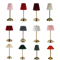Lampe de table LED sans fil rechargeable de luxe classique avec base dorée et abat-jour plissé pour mariages et locations événementielles
