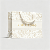 Sac fourre-tout en carton ivoire imprimé sur mesure en gros avec poignées en papier, recyclable, logo personnalisé pour l'emballage de détail