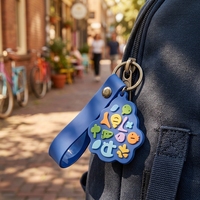 Porte-clés en caoutchouc durable, directement de l'usine, en matériau écologique, avec dragonne, pour accessoire de sac à dos scolaire