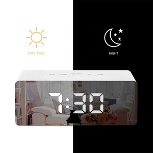 Orologio da Tavolo a Specchio con LED, Sveglia <span class=keywords><strong>Digitale</strong></span> con Funzione Snooze, Orologio da Scrivania con Luce per Svegliare, Display Elettronico Grande per Ora e Temperatura, per Casa - Product Image 6