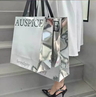 Sacs de shopping en papier d'art doré argenté portables avec logo personnalisé Impression naturelle Sacs de vente au détail réutilisables