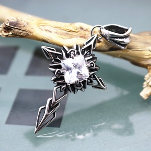 Collar con colgante de acero inoxidable para mujer y hombre, con circonita grande y engaste de garra, a la moda, para cadena de suéter, joyería infantil - Product Image 4