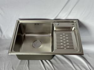 Suministro directo del fabricante Leimanxi Fregadero de cocina de un solo tazón grande de acero inoxidable 304 Modelo 6845 3 + 0,75mm de espesor 4 agujeros - Product Image 3