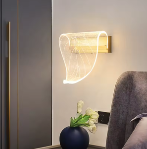 Lámpara de Pared Pequeña <span class=keywords><strong>Adele</strong></span>, Decoración de Alta Gama para el Hogar, Lámpara de Pared Moderna de Acrílico y Latón, Elegante Iluminación de Lujo para Dormitorio - Product Image 1