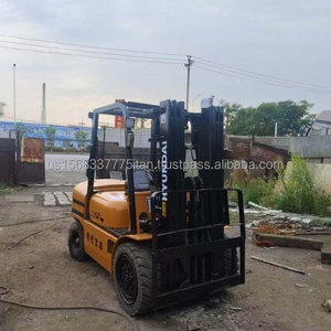 Montacargas Hyundai con Motor Diésel Isuzu Coreano, Neumáticos Sólidos para Uso en Exteriores, 3 Toneladas, 3.5 Toneladas, Altura de Elevación 3000-7000mm, Mástil de Tres Etapas - Product Image 3