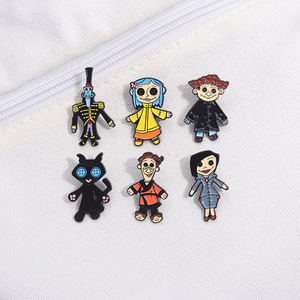 Hantu ibu Coraline pin boneka bros horor lencana Film sekitar ransel pin Aksesori lembut enamel pin kerah - Product Image 3