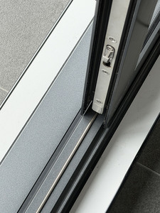 Puerta Plegable de Vidrio con 6 Hojas de Aleación de Aluminio FEM75, Aislamiento Acústico, Garantía de 5 Años, para Restaurante/Cafetería, Uso Comercial - Product Image 5