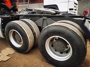 Camión Tractor Usado Sinotruk Euro2 Diésel 6X4 con Volante a la Izquierda, HOWO de 10 Ruedas, Capacidad de Carga de 21-30T, 371hp, Cámara Trasera de 360° - Product Image 5