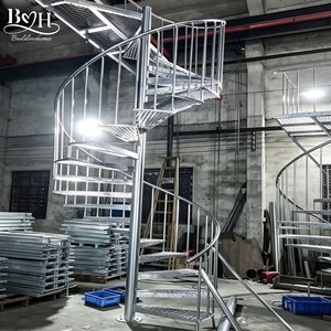 <span class=keywords><strong>Escalier</strong></span> en spirale extérieur personnalisé en acier au carbone, structure métallique antirouille, marches en bois, escaliers en spirale pour villa, cour, usage commercial - Product Image 5