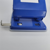 Perforateur personnalisé en métal noir et bleu 2 3 4 6 trous pour le papier en stock catégorie de produit perforateurs