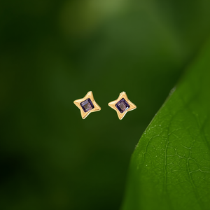 ต่างหูแฟชั่นแบบติดหู สแตนเลสสตีล 316L ชุบทอง PVD ประดับพลอยสีม่วง ดีไซน์ทรงสี่เหลี่ยม - Product Image 3