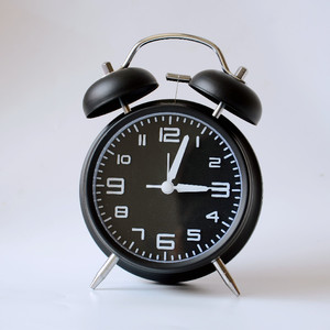 Réveil sonore puissant à double cloche <span class=keywords><strong>de</strong></span> 4 pouces, cadre métallique, cadran 3D avec rétroéclairage, fonctionne sur piles, pour la maison et le bureau - Product Image 6
