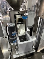 Machine de pressage de poudre entièrement automatique à servo-moteur TENZ pour cosmétiques