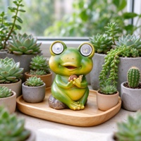 Dekorasi Dalam dan Luar Ruangan untuk Taman, Halaman, dan Rumput dengan Ornamen Resin Katak Mata LED Bertenaga Surya