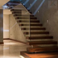 Bel escalier droit Escalier d'entrée en acier Escalier en bois massif Design d'intérieur pour la maison