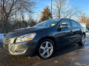 Vente en gros – Volvo S60 T5 4 portes berline automatique 2012 avec régulateur de température, sièges en cuir, écran tactile, radio, toit ouvrant, caméra de recul et feux LED 8 - Product Image 2