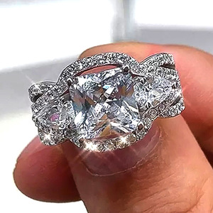 Anello di Fidanzamento con Zircone Taglio Principessa per Donne, Elegante Gioiello da Dito alla Moda - Product Image 4