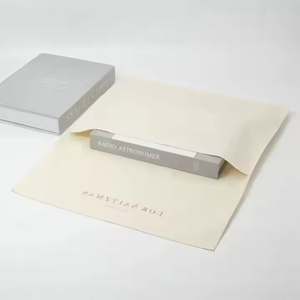 حقيبة تغليف من قماش القطن الأبيض الفاخر قابلة لإعادة التدوير، مخصصة لتخزين الملابس والفساتين والهدايا والمجوهرات بتصميم ظرف مع غطاء للحماية من الغبار - Product Image 5