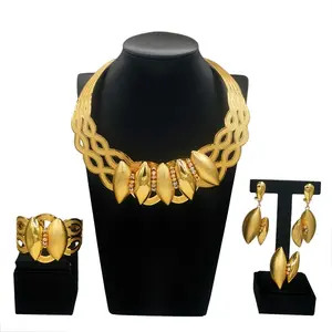 Zhuerrui New Banana Shape Necklace Set Dubai Daily Good Price Ladies Jewelry Sets Italy Hot Selling Party Jewelry Set NH00101