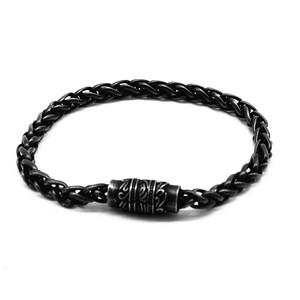 Bracelet chaîne de moto punk style européen et américain Yunnique en acier titane noir, bijoux floraux unisexes - Product Image 1